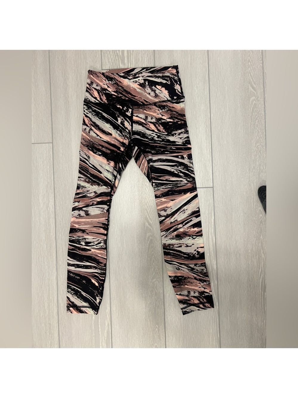 Lululemon Wunder Under High-Rise 7/8 Tight *Full-On Luxtreme 25" Size 6